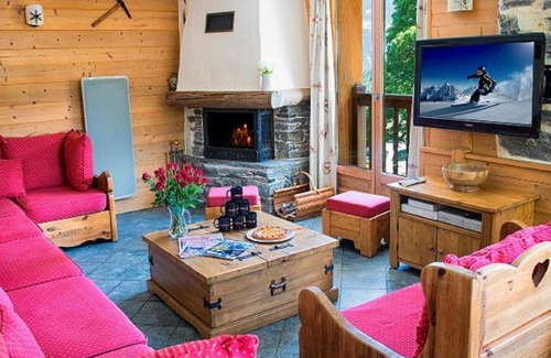 Chandon Ski Chalet | Chalet Meribel 3 * in an old vaulted barn.