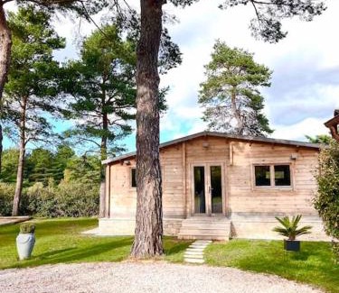 Plan-d'Aups-Sainte-Baume Ski Chalet | Chalet moderne tout équipé avec piscine