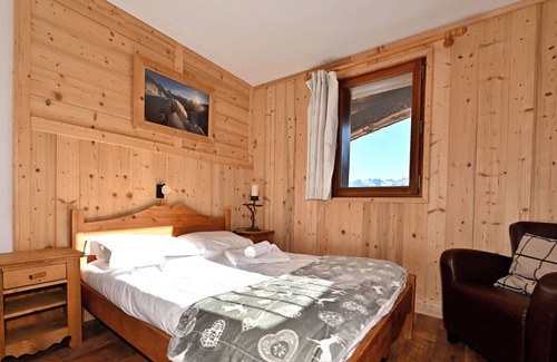 Montchavin Ski Chalet | Chalet Mont Blanc, warm and traditional in the heart of Paradiski