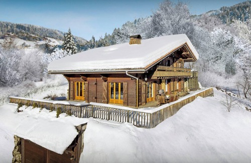 Manigod Ski Chalet | Chalet Morclan - family retreat for 8, jacuzzi & great views - OVO Network