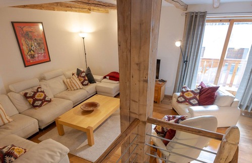 Beranger Ski Chalet | Chalet "Mountain Serenity Barn" sleeps 8