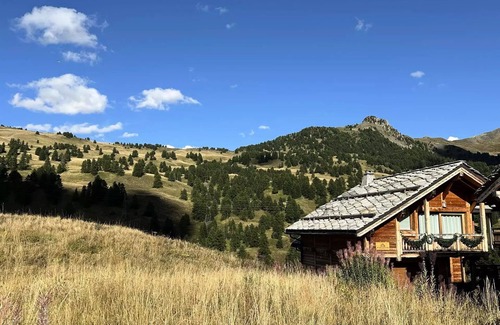 Les Claux Ski Chalet | CHALET MOUNTAIN SIDE All-inclusive Classified 4* (French only)