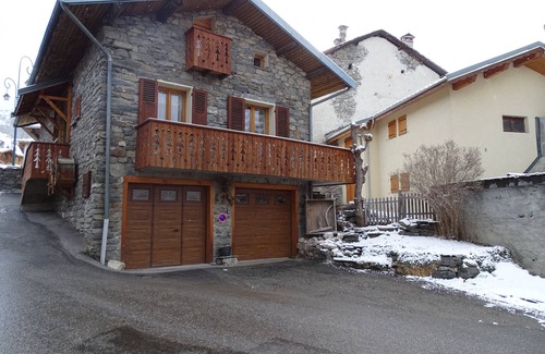 Saint-Marcel Ski Chalet | Chalet Moustache - detached house for 8 people