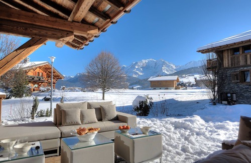 Combloux Ski Chalet | Chalet 'My World' with Private Pool, Private Garden and Wi-Fi