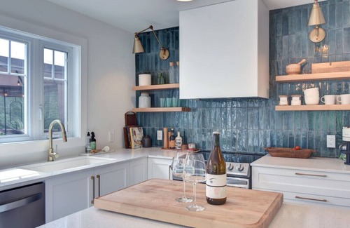 Lac-Superieur Ski Chalet | Chalet nested in forest Spa/Sauna near Tremblant