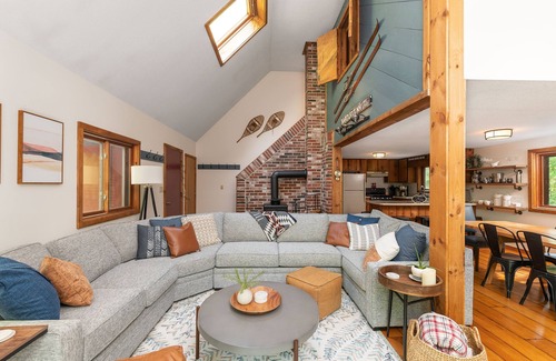 Intervale House | Chalet Nestled in the Woods with Private Hot Tub & Close to Everything
