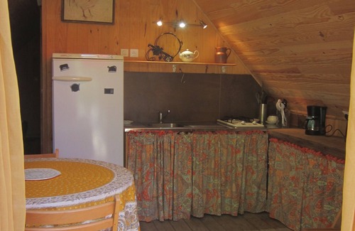 Fosses-et-Baleyssac Ski Chalet | Chalet on the edge of a wood for a nature break! Pets welcome!