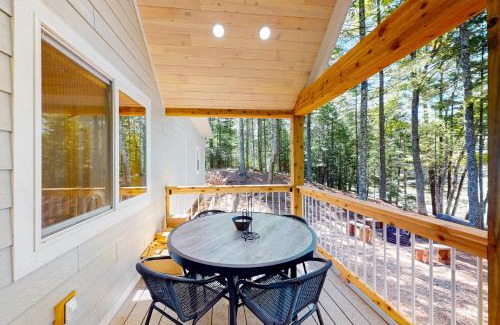 St Germain House | Chalet on the Bay