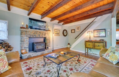 Lake Ariel Cabin | Chalet on the Green: Cozy Lake Ariel Retreat!