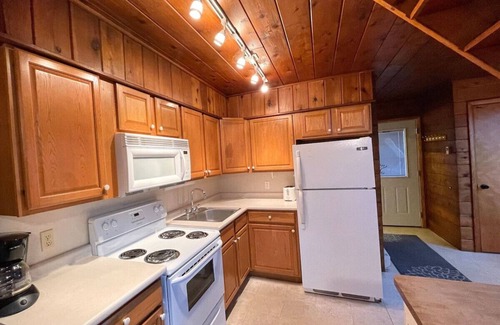 Stevensville House | Chalet on the Lake 48 w/Beach Access, Pools, Sport Courts, Fishing Pond & more!