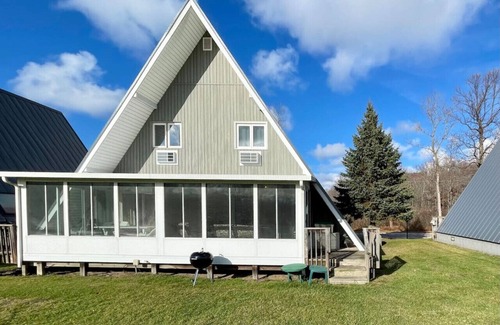 Stevensville House | Chalet on the Lake 60 w/Beach Access, Pools, Sport Courts, Fishing Pond & more!
