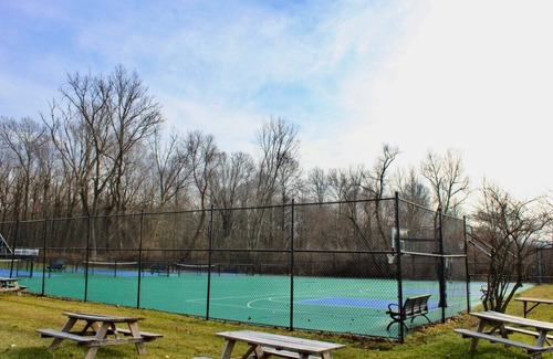 Stevensville House | Chalet on the Lake 55 w/Beach Access, Pools, Sport Courts, Fishing Pond & more!