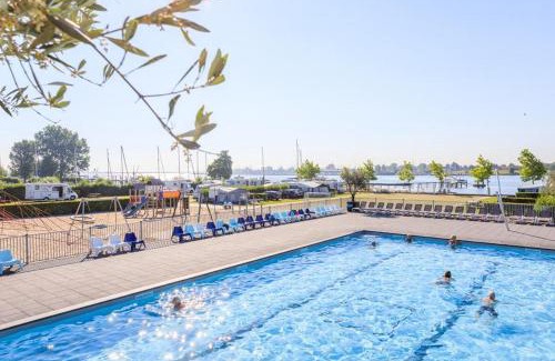 Kortgene Ski Chalet | Chalet op camping aan het Veerse Meer