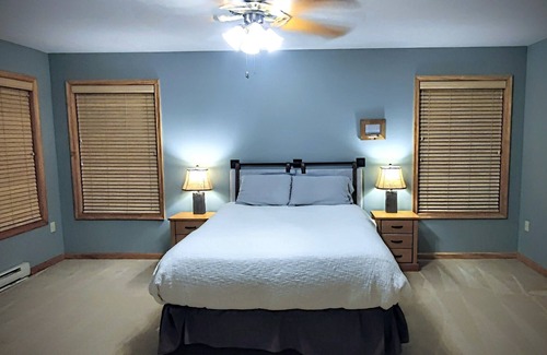 Thornhurst Ski Chalet | Chalet, outdoor games, fast Wifi and pet friendly!