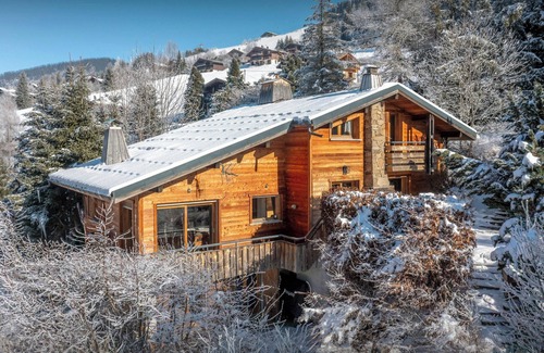 La Clusaz Ski Chalet | Chalet Paravis - La Clusaz stay for 9 sauna and games room - OVO Network