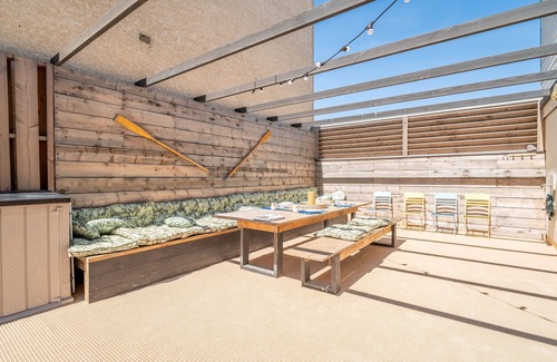 Gruissan Plage Ski Chalet | Chalet 'Passion Loft' with Sea View, Private Terrace and Wi-Fi