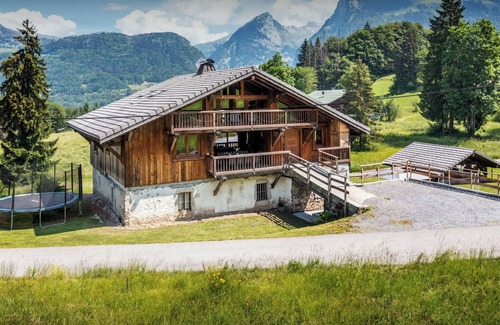 Samoens Ski Chalet | Chalet Pativerdan - mountain break for 10 with spa - OVO Network