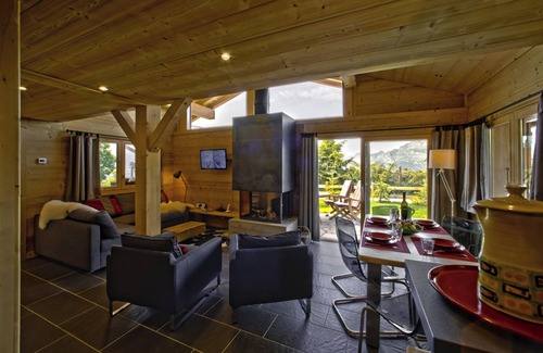 Manigod Ski Chalet | Chalet 'Pesse' with Mountain View, Shared Pool and Wi-Fi