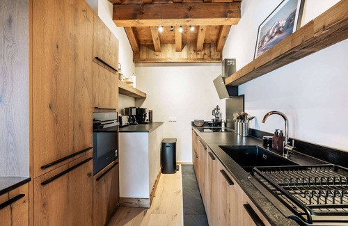 Les Eucherts Ski Chalet | Chalet Poudreuse, ski in, 10 people, Les Chalets de Marie