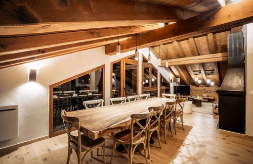 Les Eucherts Ski Chalet | Chalet Poudreuse, ski in, 10 people, Les Chalets de Marie