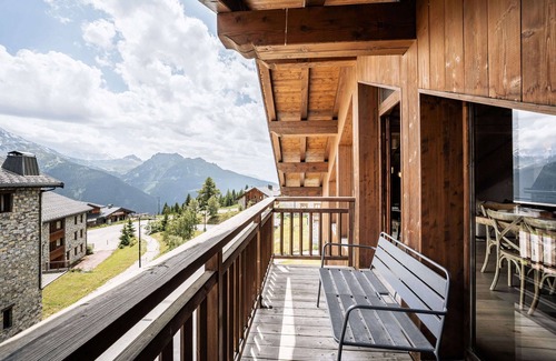 Les Eucherts Ski Chalet | Chalet Poudreuse, ski in, 10 people, Les Chalets de Marie