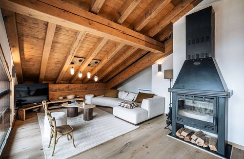 Les Eucherts Ski Chalet | Chalet Poudreuse, ski in, 10 people, Les Chalets de Marie