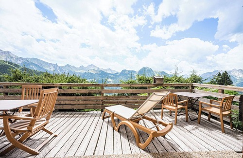 Manigod Ski Chalet | Chalet 'Povote' with Mountain View, Shared Pool and Wi-Fi