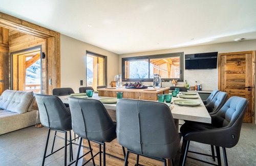 Les Deux Alpes Ski Chalet | CHALET PREMIERE LOGE 12 PEOPLE DOMINANT VIEW