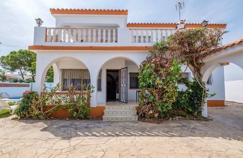 Vinaros House | Chalet Ramon with Terrace, Private Pool & A/C