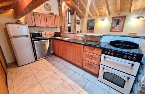 Valfrejus Ski Chalet | Chalet Rianne - Chalets for 8 People