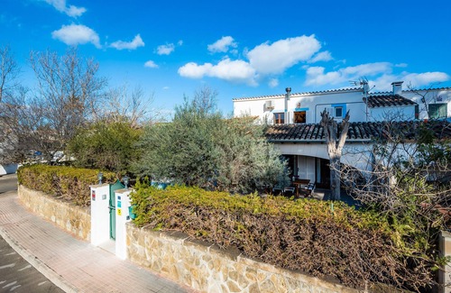 Alcudia Ski Chalet | Chalet 'Sa Marina De Port De Alcudia' with Private Terrace, Wi-Fi and Air Conditioning