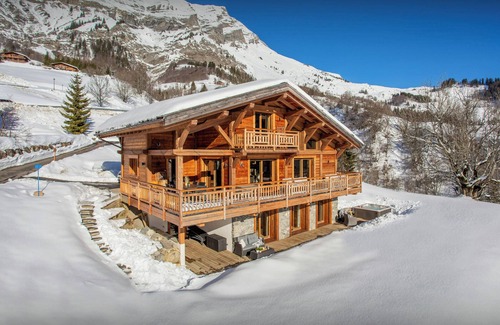 La Giettaz Ski Chalet | Chalet Sabaroc - modern ski base for 10, hot tub & views - OVO Network
