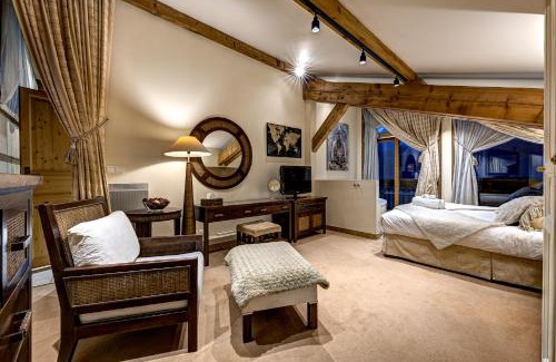 Les Houches Ski Chalet | Chalet Serena - luxury 7 Bedroom Chalet, Pool & Spa