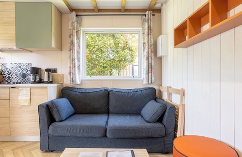 Pouldreuzic Ski Chalet | Chalet 'Sésame À 5min Des Plages' with Shared Pool, Terrace and Garden