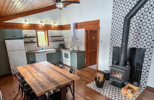Entrelacs Ski Chalet | Chalet Shtom - Waterfront Serenity