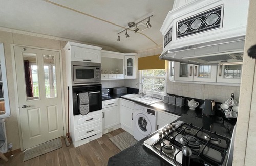 Caergeiliog Ski Chalet | Chalet Sleeps 4 Near Cymyran Beach