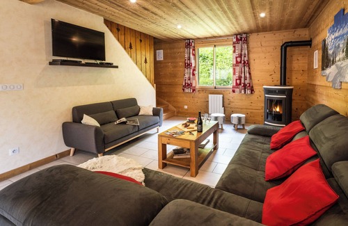 Le Bettaix Ski Chalet | Chalet 'Snow Mountain' with Mountain View, Balcony and Wi-Fi
