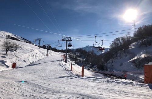 Le Bettaix Ski Chalet | Chalet 'Snow Pearl' with Mountain View, Balcony and Wi-Fi