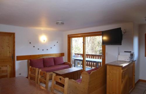 Champagny-en-Vanoise Apartment | Chalet spacieux avec terrasse, proche commerces et télécabine, garage et parking inclus - FR-1-464-37
