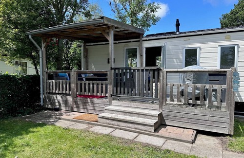 Renesse Ski Chalet | Chalet Steffis Casa del Sol Renesse close to the center and the beach. Dog
