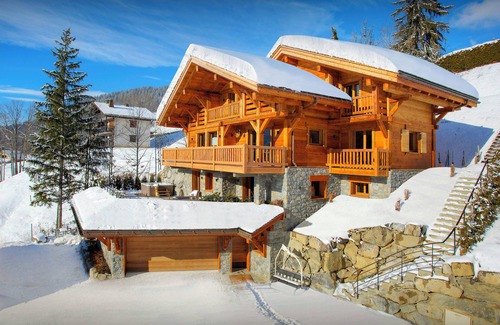 La Clusaz Ski Chalet | Chalet Stellaone - French Alps base for 12, spa & views - OVO Network