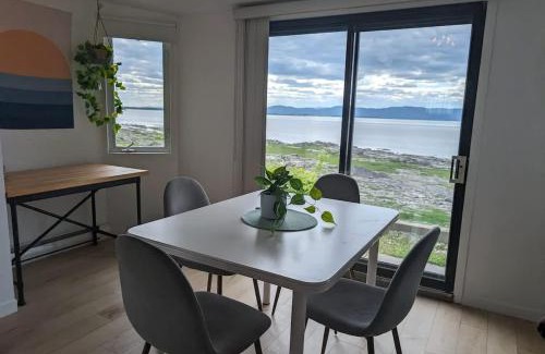 Cap-Saint-Ignace Ski Chalet | Chalet Studio #5 Waterfront with Spa Fireplace & Wifi