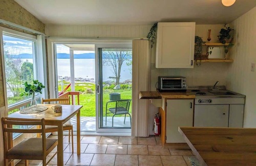 Cap-Saint-Ignace Ski Chalet | Chalet Studio #3 Waterfront with Spa, Fireplace & Wifi