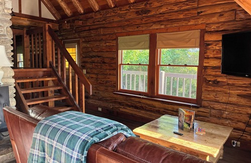 Waynesville Cabin | Chalet-Style Log Home – Waynesville, Ohio