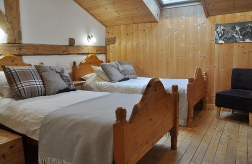 Sixt-Fer-a-Cheval Ski Chalet | Chalet sur les hauteurs plein sud jaccuzzi jardin