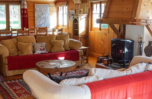 Sixt-Fer-a-Cheval Ski Chalet | Chalet sur les hauteurs plein sud jaccuzzi jardin