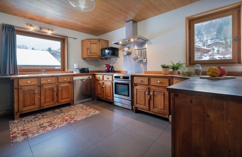 Samoens Ski Chalet | Chalet Timothy - mountain break for 12 with hot tub - OVO Network