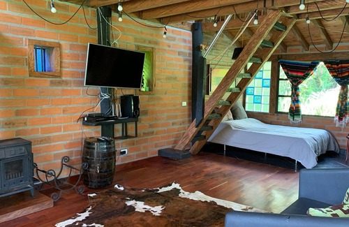 Rionegro Ski Chalet | Chalet tipo Glamping, Rionegro cerca al aeropuerto Intl JMC, jacuzzi y lago privado