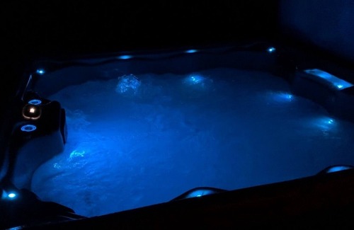 La Minerve Ski Chalet | Chalet Tranquility Laurentians waterfront +SPA