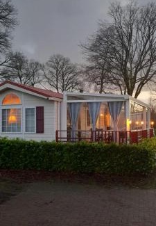 Lathum Ski Chalet | Chalet-Urlaubsglück am See